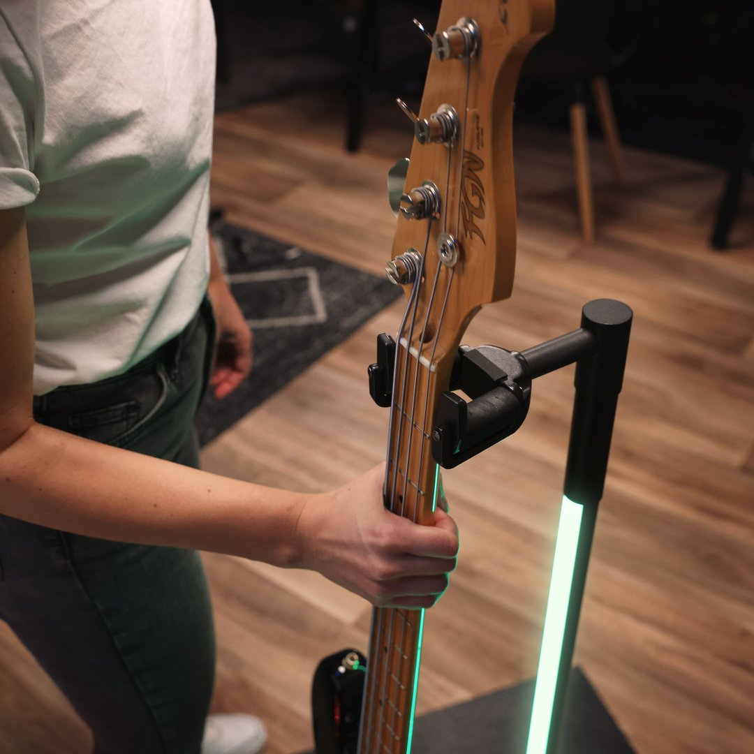 Gravity GS LS 01 NH B Guitar GLOW STAND®, Neckhug