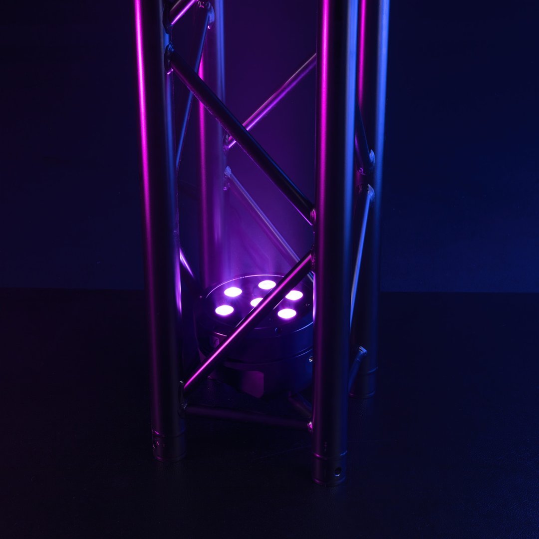 24 Stück Cameo ROOT PAR 6 inkl. IR-Fernbedienung mit Case