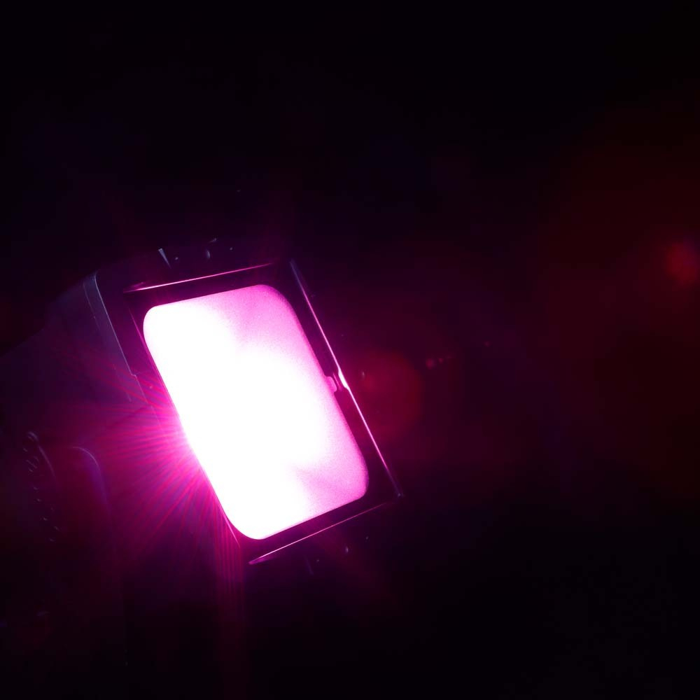 Cameo FLAT PRO FLOOD IP65 TRI Outdoor Fluter mit 60W Tri-Color COB-LED in Schwarzem Gehäuse