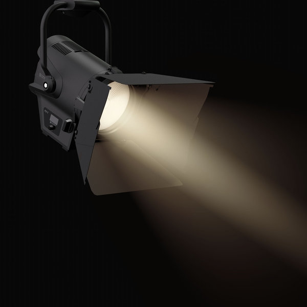 Cameo F2 T PO Stangenbedienbares Fresnel-Spotlight mit Tungsten-LED